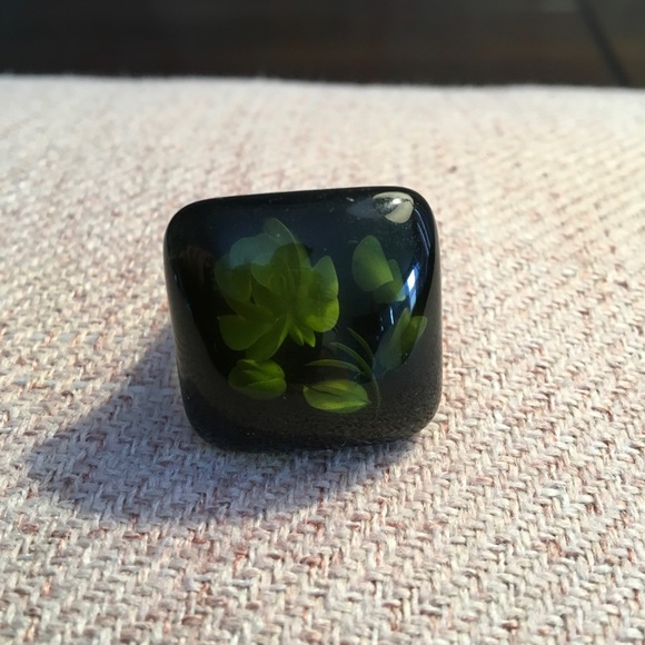 Really cute and unique fashion ring - Picture 2 of 6